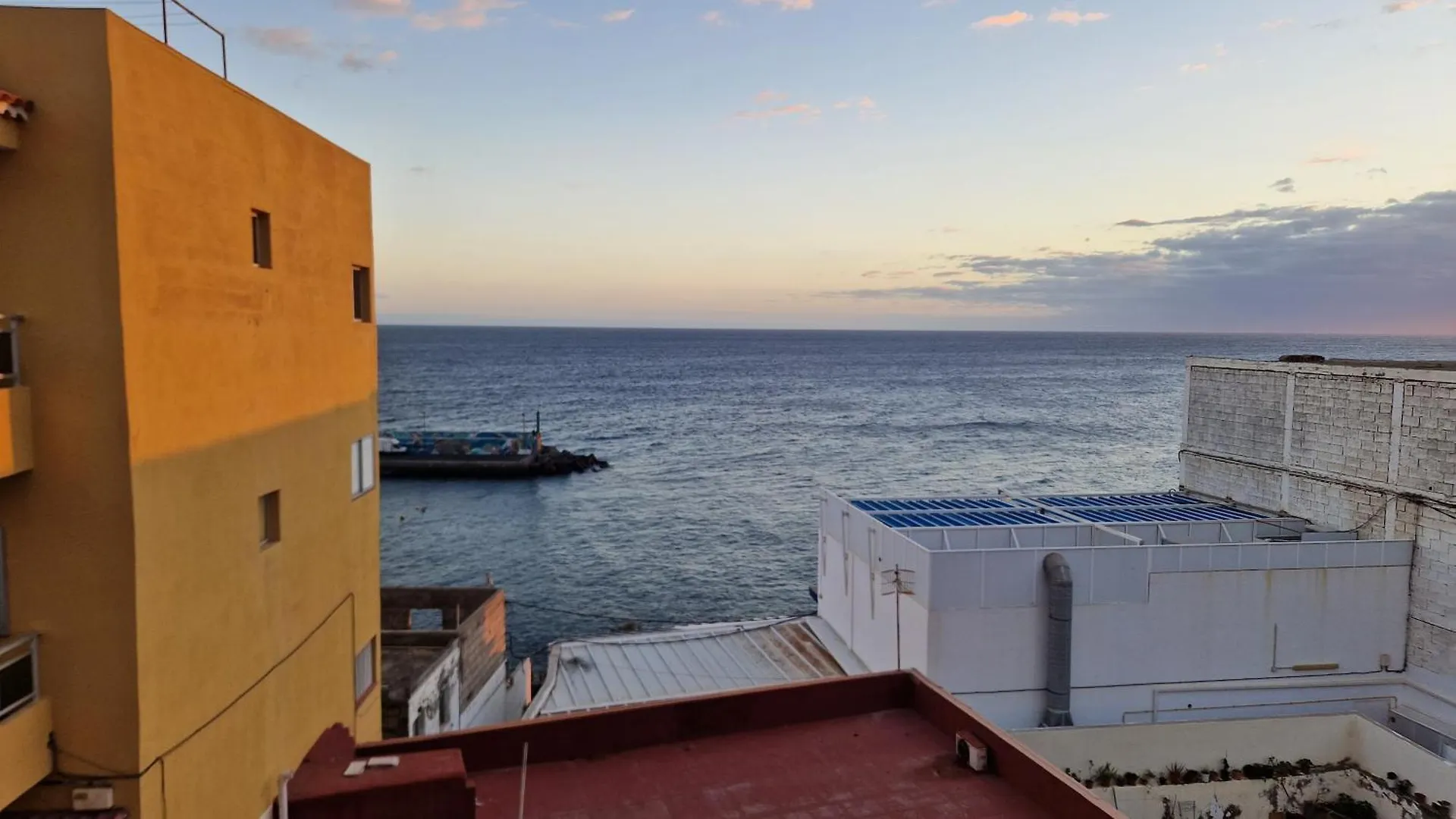 Two Bedroom Apartment With Sea View In Los Abrigos Spanien